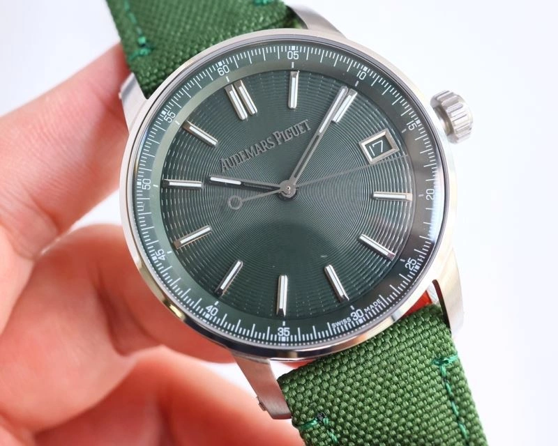 Versatile AP Watches 175934