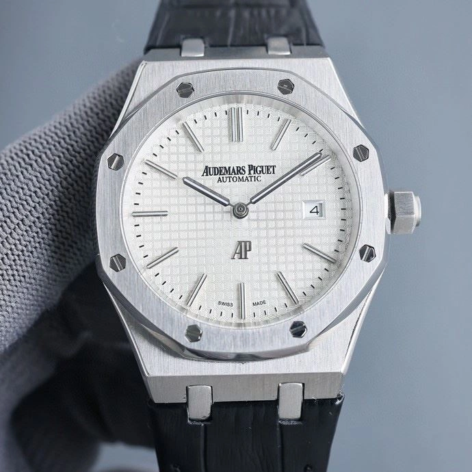 Versatile AP Watches 176179