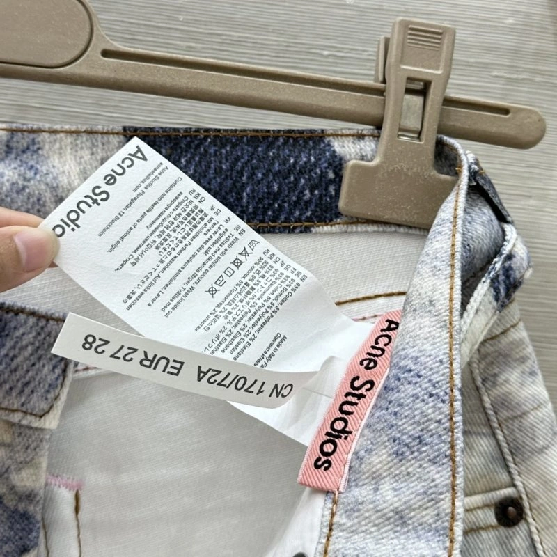 WrinkleFree Acne Jeans 152049