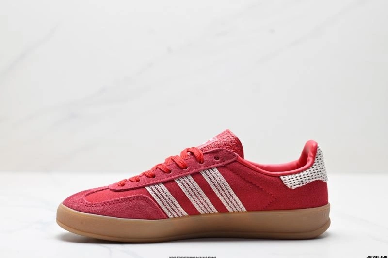 Adidas Gazelle Shoes WellDesigned 1421