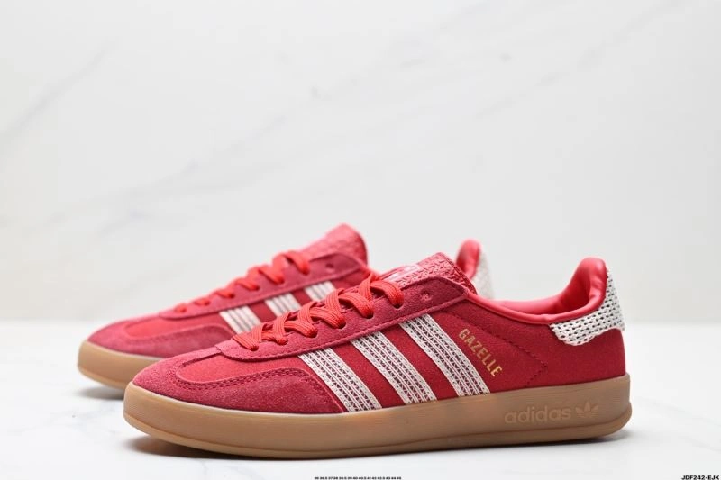 Adidas Gazelle Shoes WellDesigned 1421