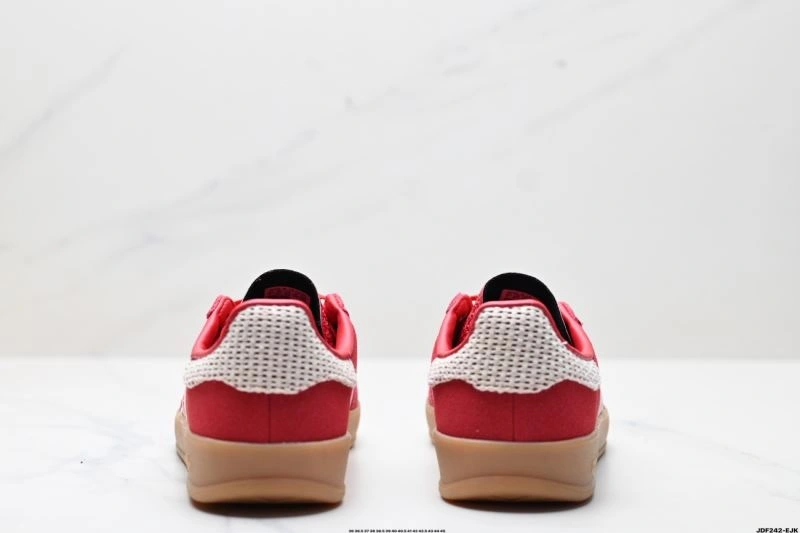 Adidas Gazelle Shoes WellDesigned 1421