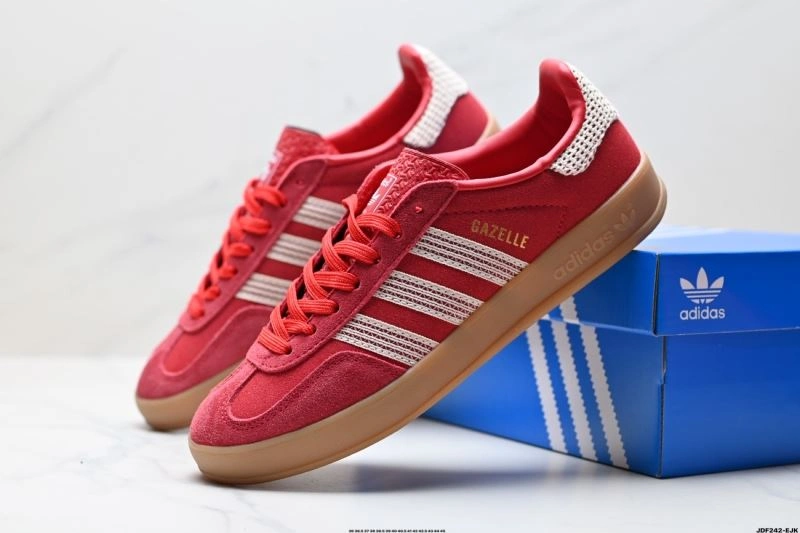 Adidas Gazelle Shoes WellDesigned 1421