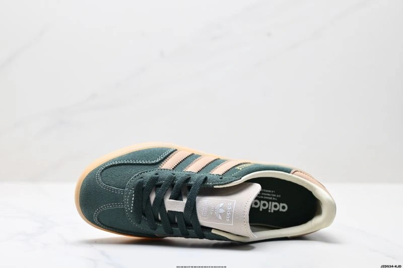 Stylish Adidas Gazelle Shoes 1390