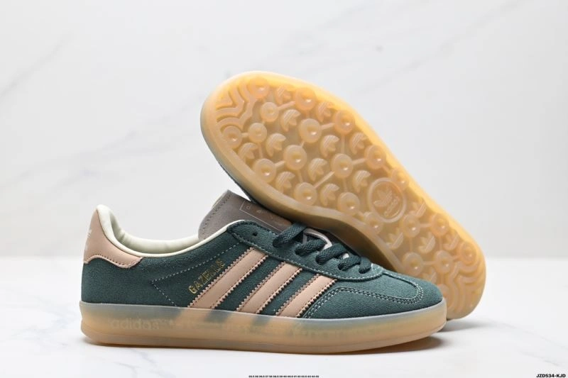 Stylish Adidas Gazelle Shoes 1390