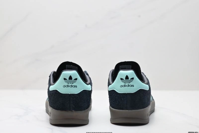 Adidas Gazelle Shoes Seasonal 654