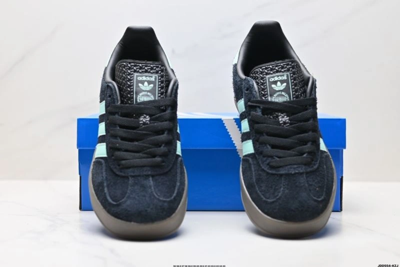 Adidas Gazelle Shoes Seasonal 654