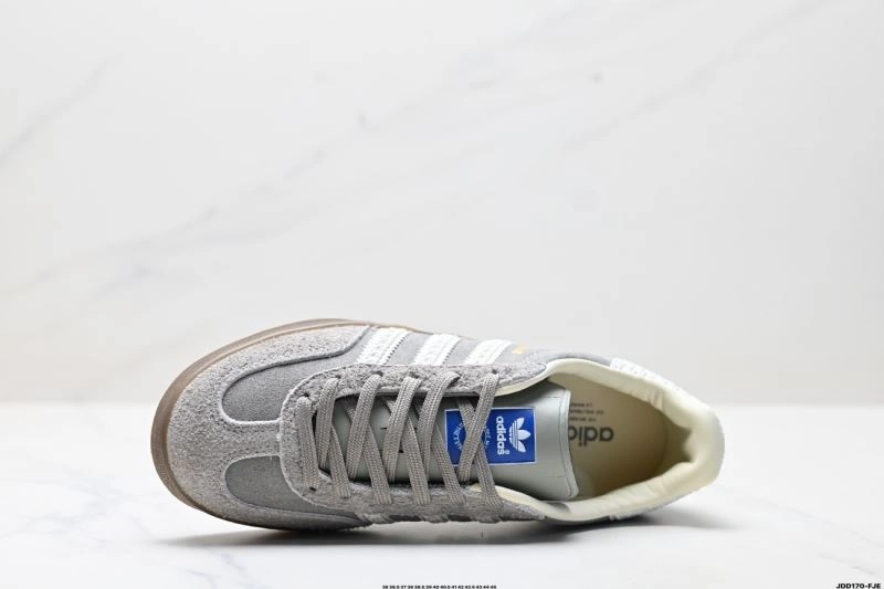 SmoothTexture Adidas Gazelle Shoes 581