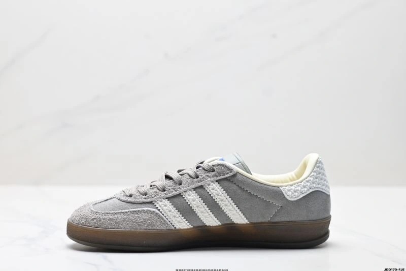 SmoothTexture Adidas Gazelle Shoes 581