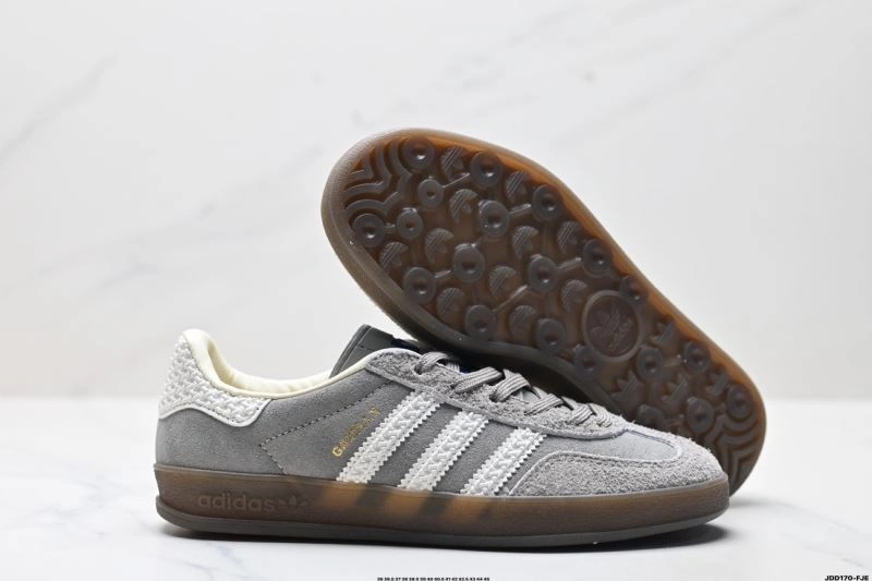 SmoothTexture Adidas Gazelle Shoes 581