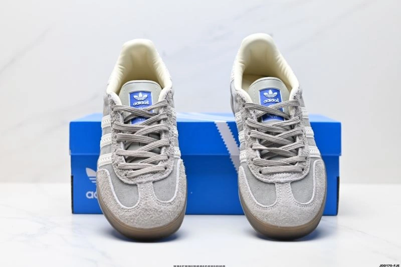 SmoothTexture Adidas Gazelle Shoes 581