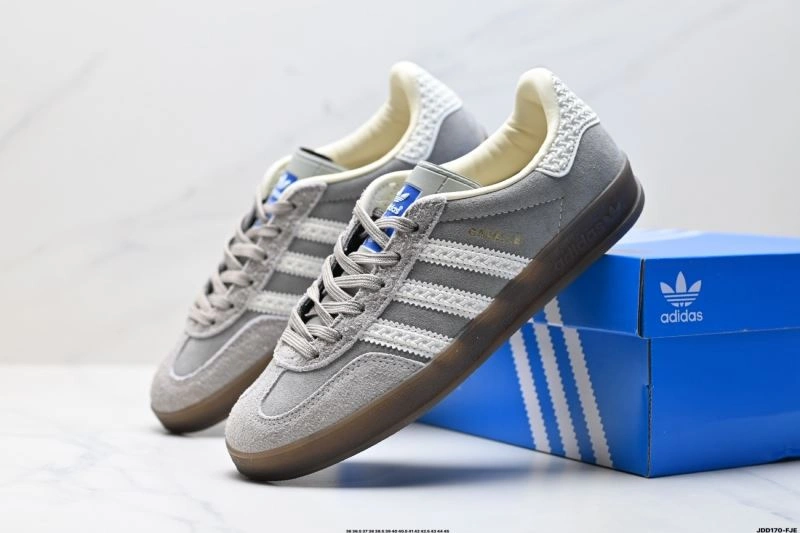 SmoothTexture Adidas Gazelle Shoes 581