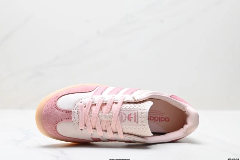 WellDesigned Adidas Gazelle Shoes 582