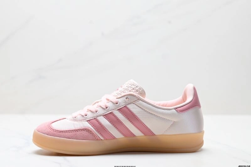 WellDesigned Adidas Gazelle Shoes 582