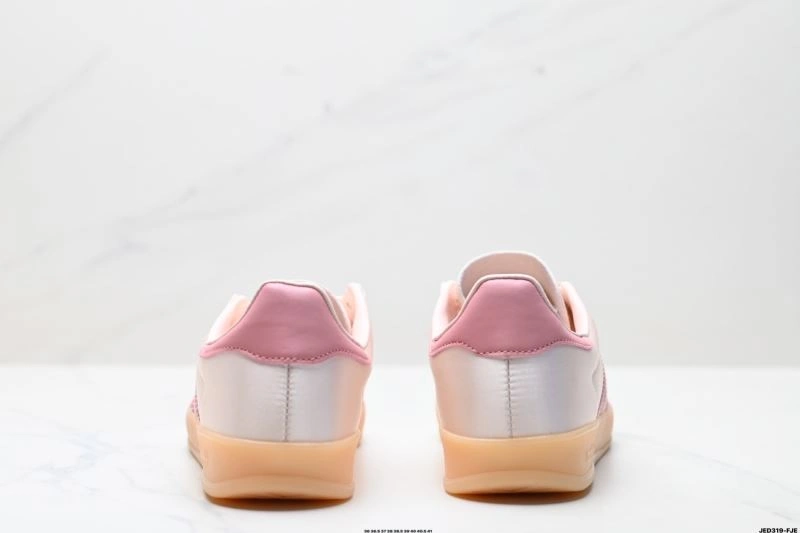 WellDesigned Adidas Gazelle Shoes 582