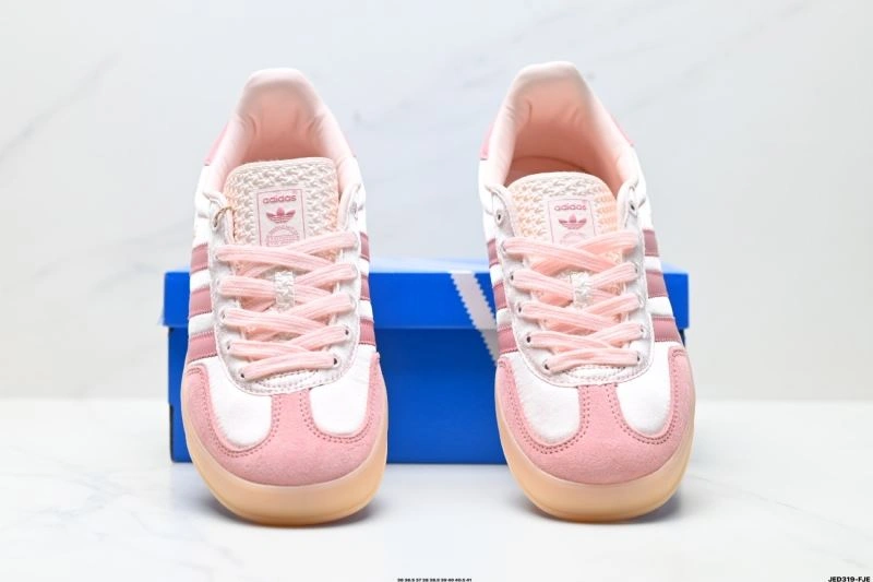 WellDesigned Adidas Gazelle Shoes 582