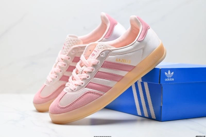 WellDesigned Adidas Gazelle Shoes 582