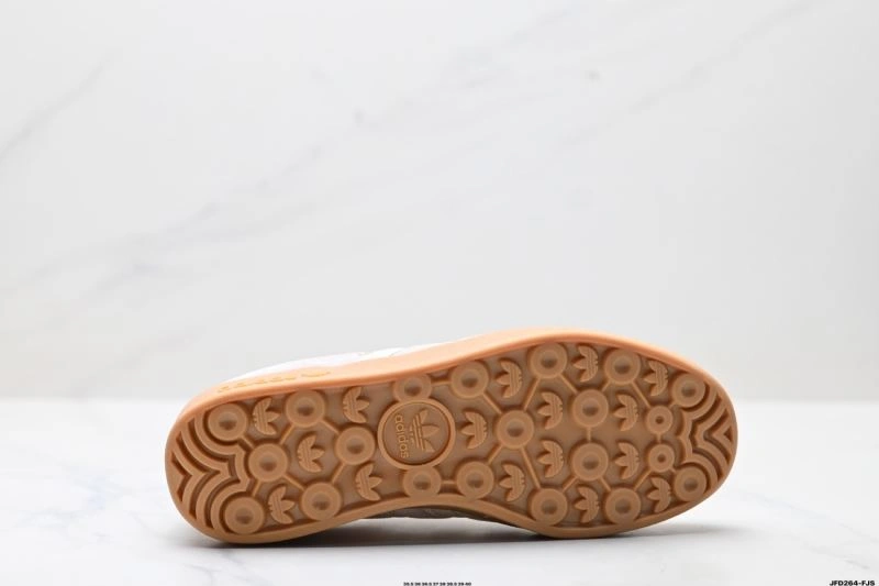 Cozy Adidas Gazelle Shoes 565