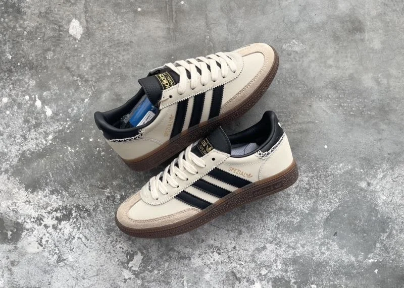 Snug Adidas Handball Shoes 16113
