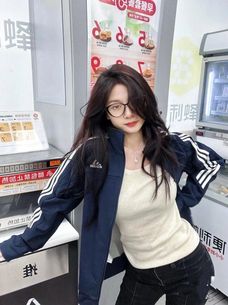 FashionForward Adidas Outwear 94948