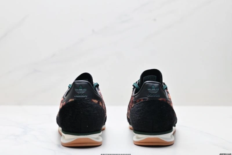 Stylish Adidas SL Shoes 943