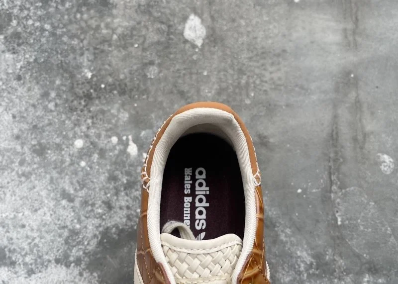 WellDesigned Adidas Samba Shoes 16159