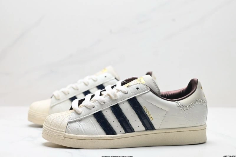 Adidas Superstar Shoes ModernLook 988