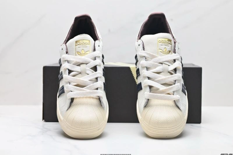 Adidas Superstar Shoes ModernLook 988