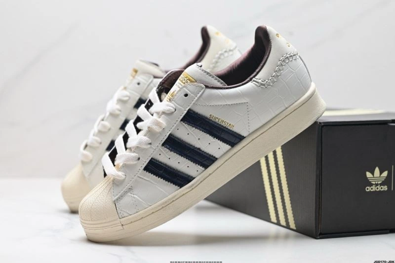 Adidas Superstar Shoes ModernLook 988