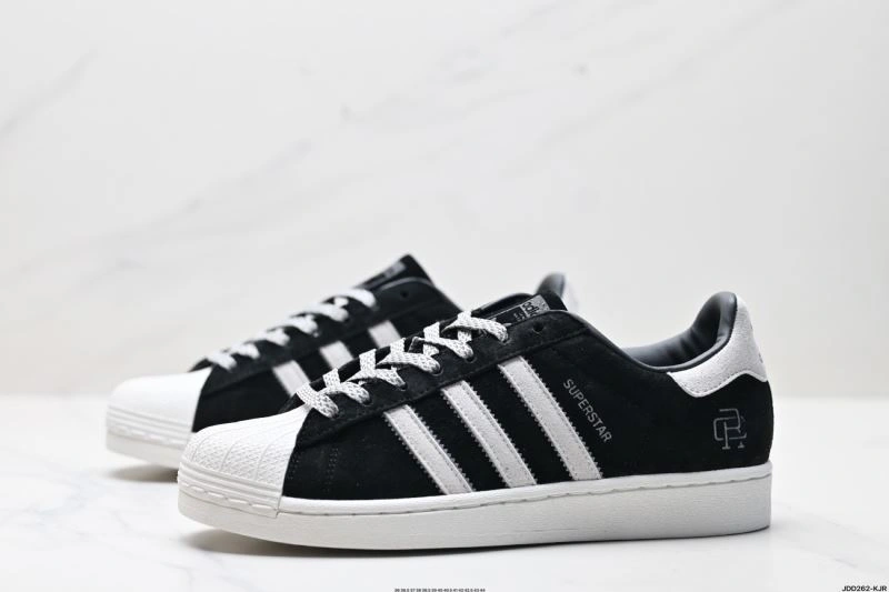 Sporty Adidas Superstar Shoes 864