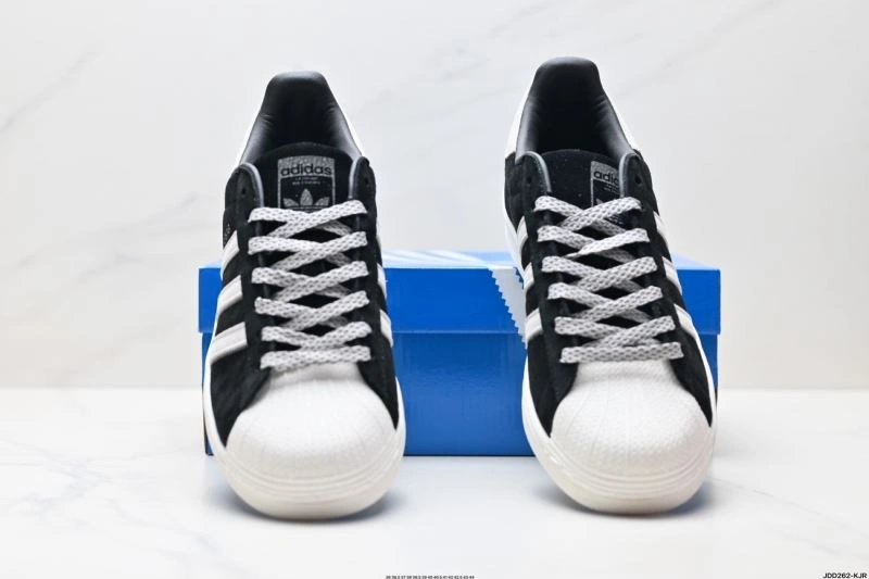 Sporty Adidas Superstar Shoes 864