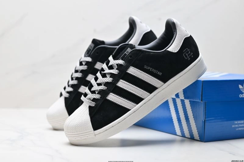 Sporty Adidas Superstar Shoes 864