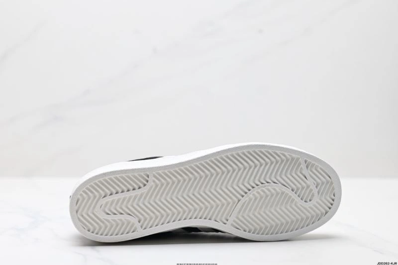 Sporty Adidas Superstar Shoes 864