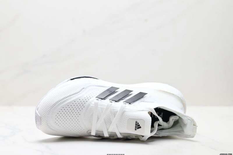 Adidas Ultra Boost Shoes Refined 40