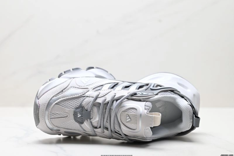 Compact Adidas XLG Shoes 34