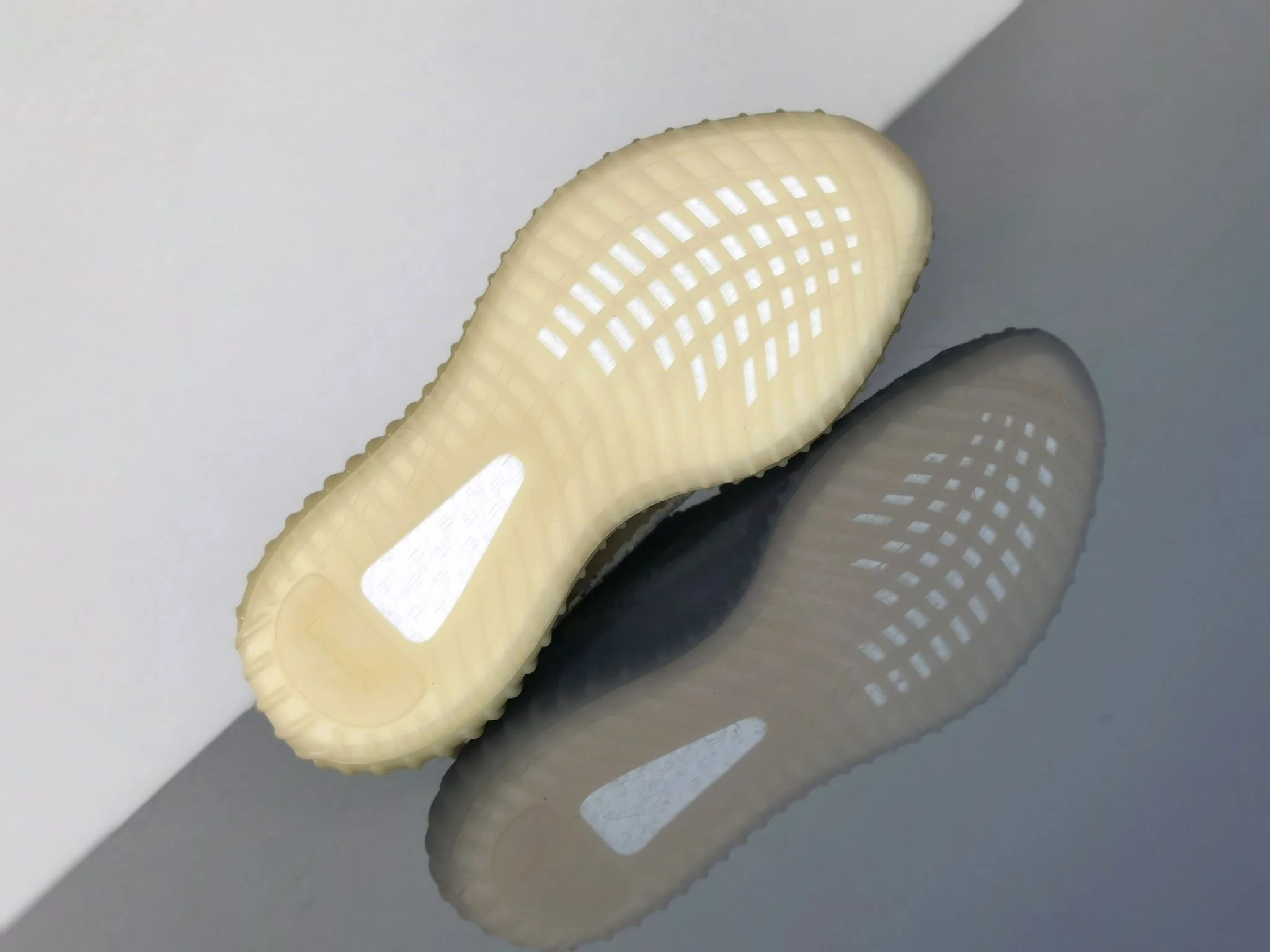 Stretchable Adidas Yeezy 350 Shoes 16237
