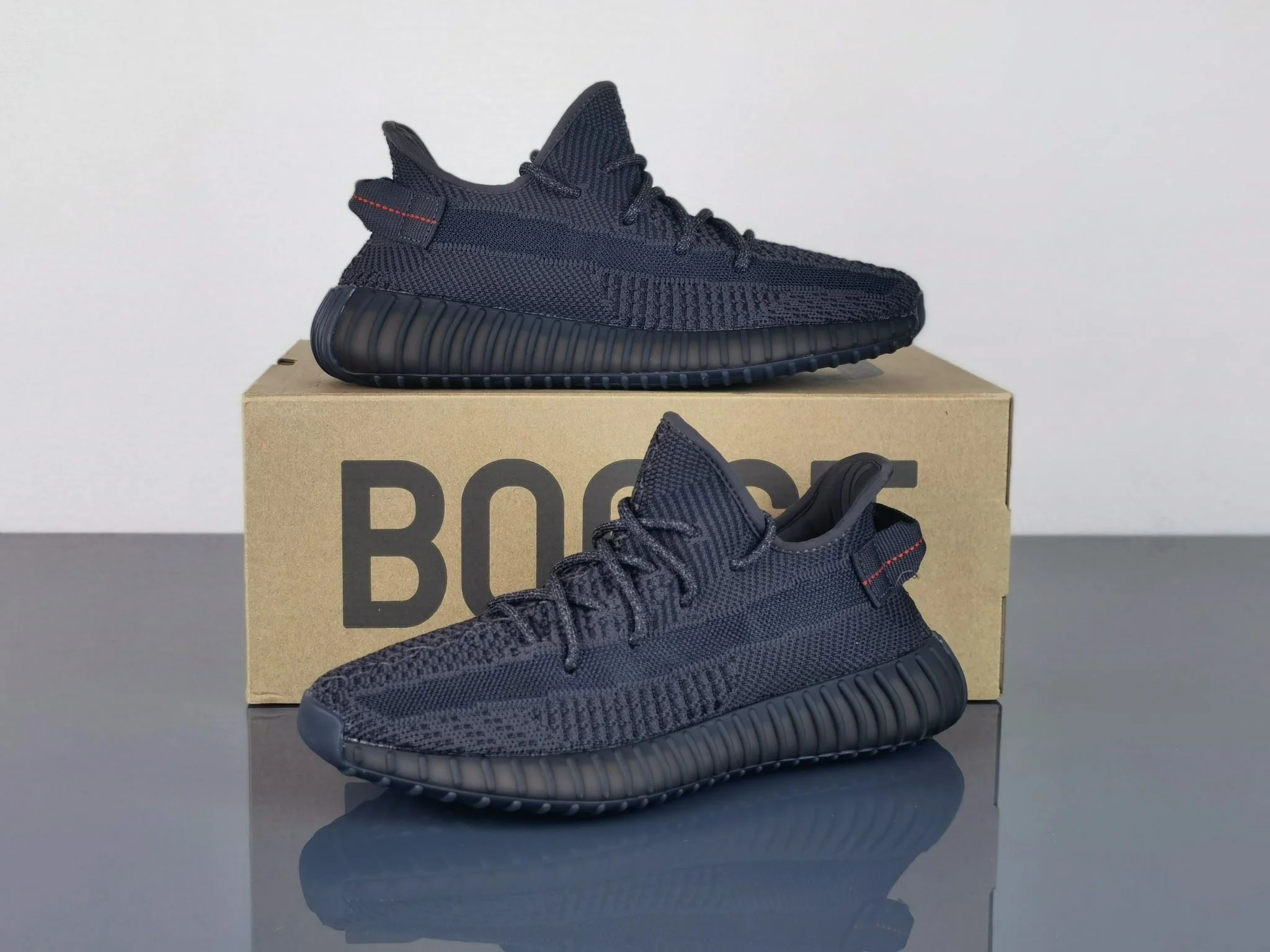 Minimalist Adidas Yeezy 350 Shoes 16219