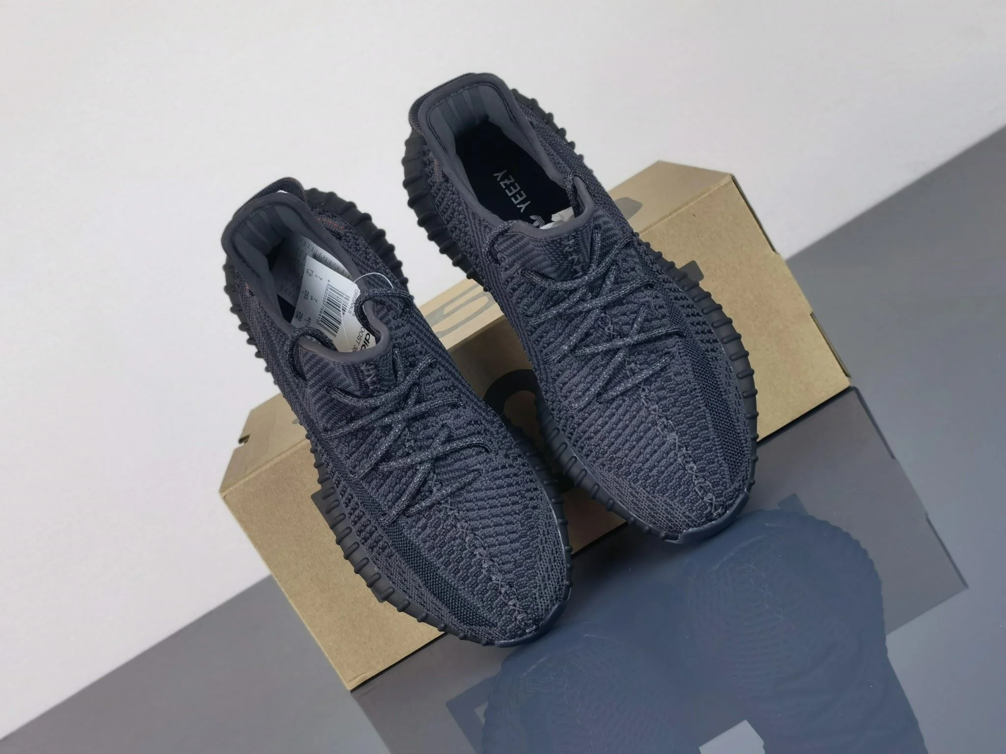Minimalist Adidas Yeezy 350 Shoes 16219
