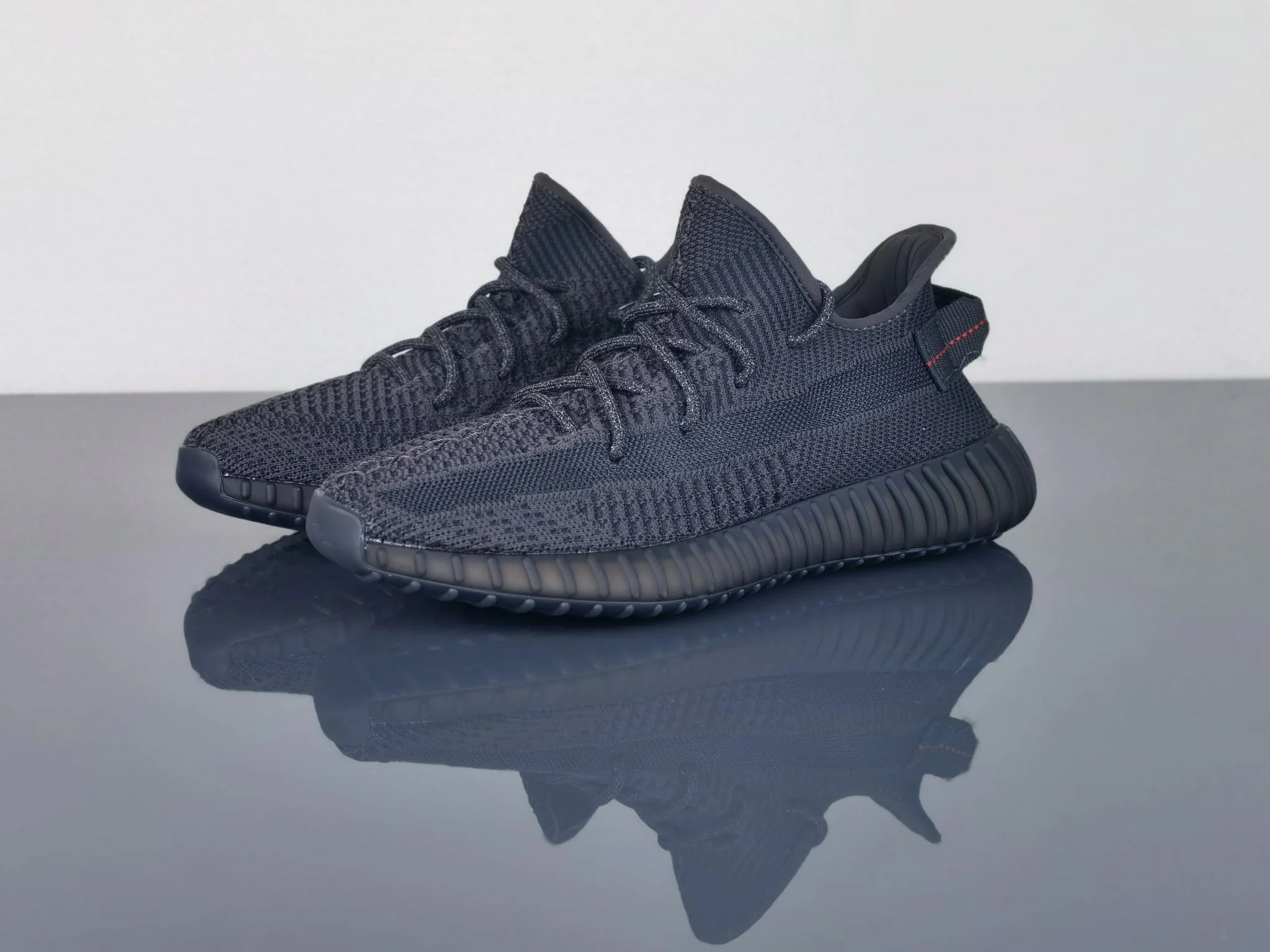 Minimalist Adidas Yeezy 350 Shoes 16219