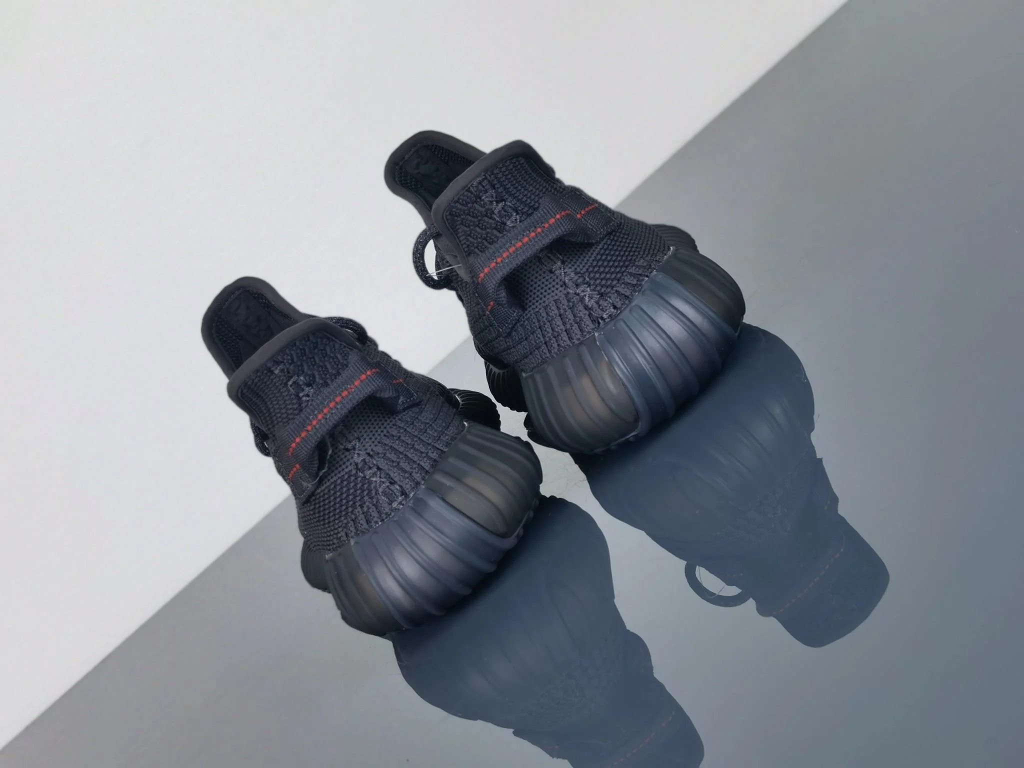 Minimalist Adidas Yeezy 350 Shoes 16219