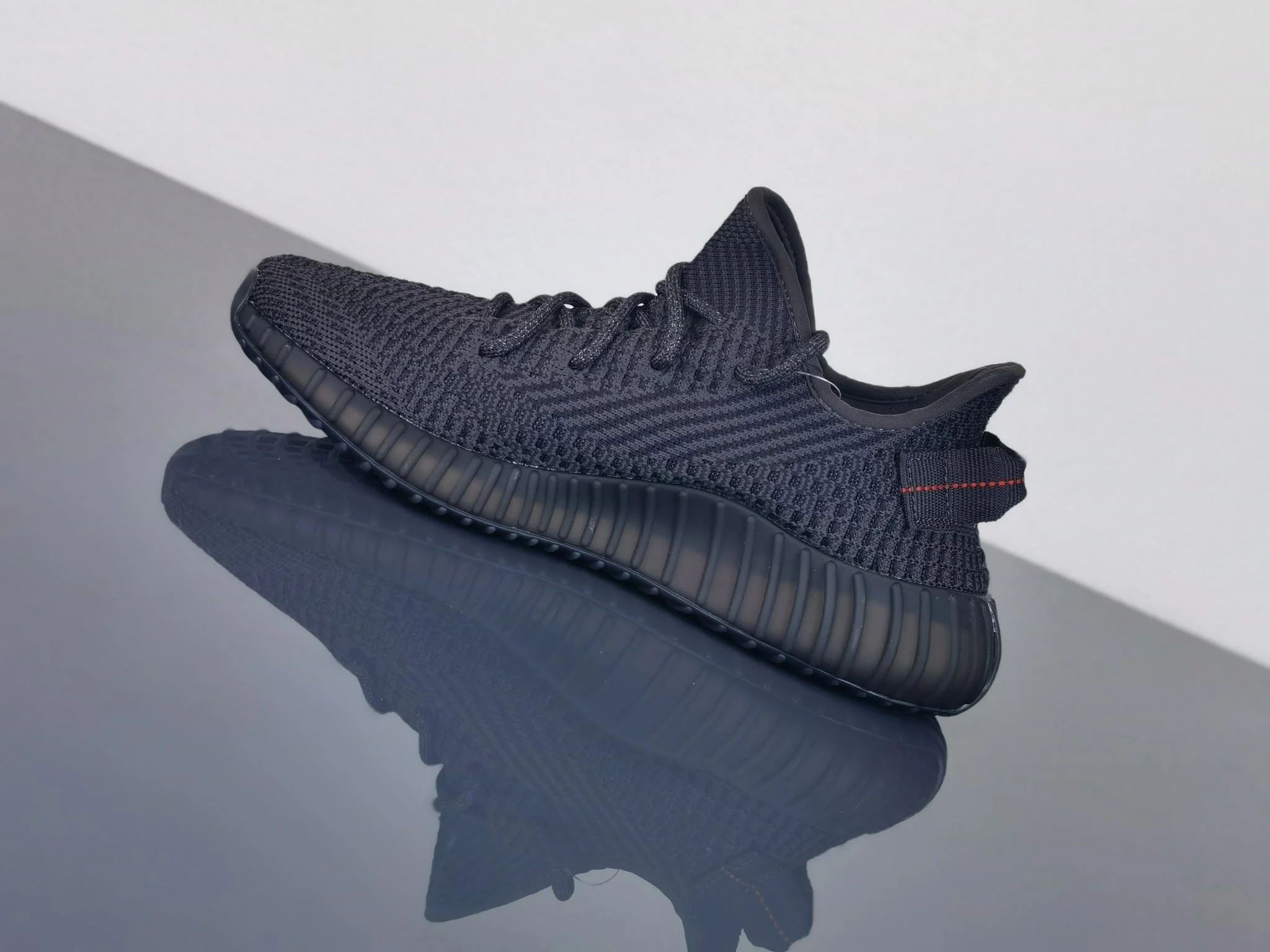 Minimalist Adidas Yeezy 350 Shoes 16219