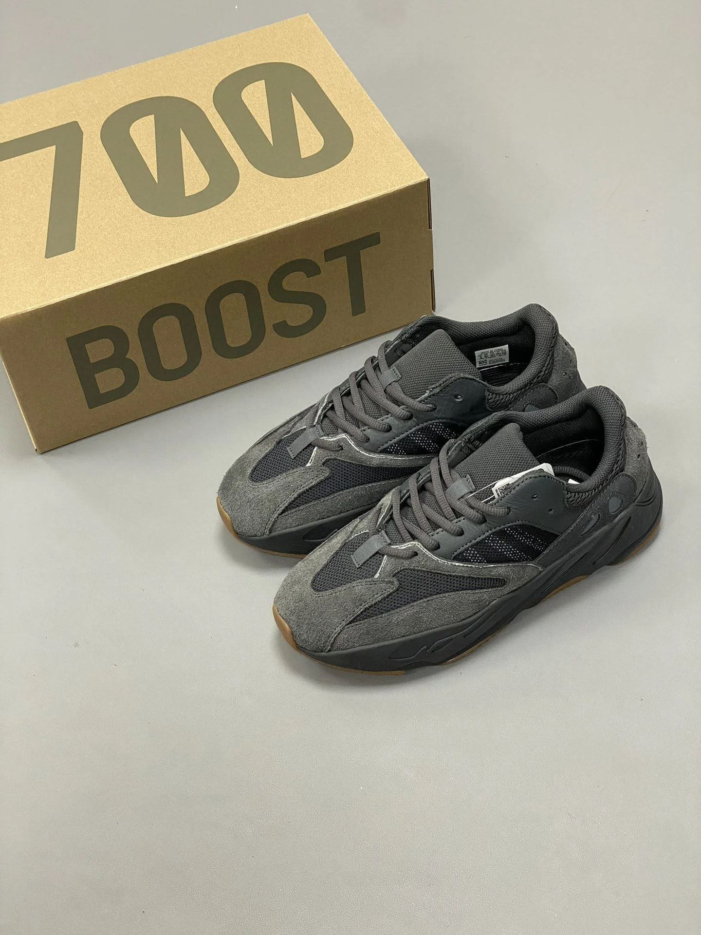 WaterResistant Adidas Yeezy 700 Shoes 16216