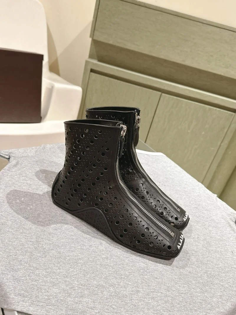 Unique Alaia Boots 13247