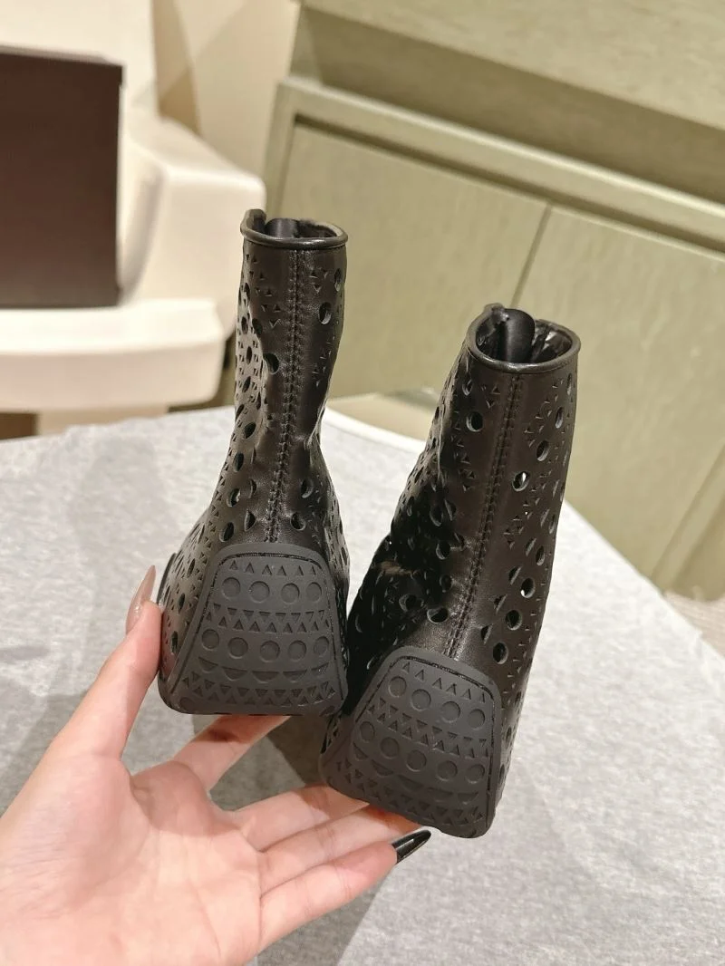 Unique Alaia Boots 13247