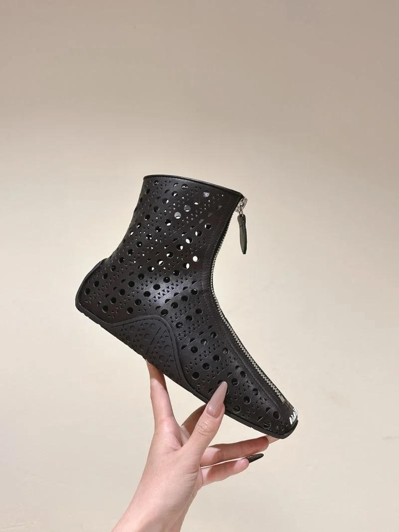 Unique Alaia Boots 13247