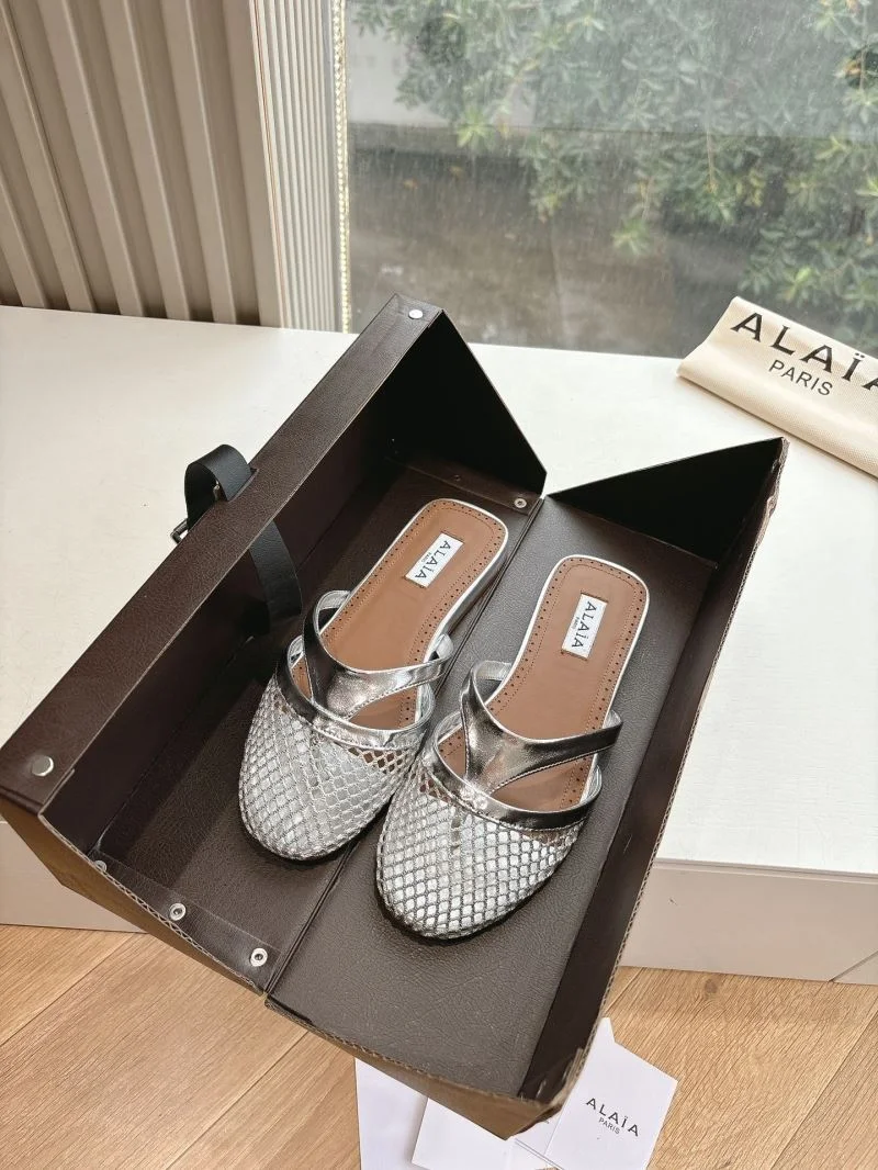 Alaia Sandals Snug 10785