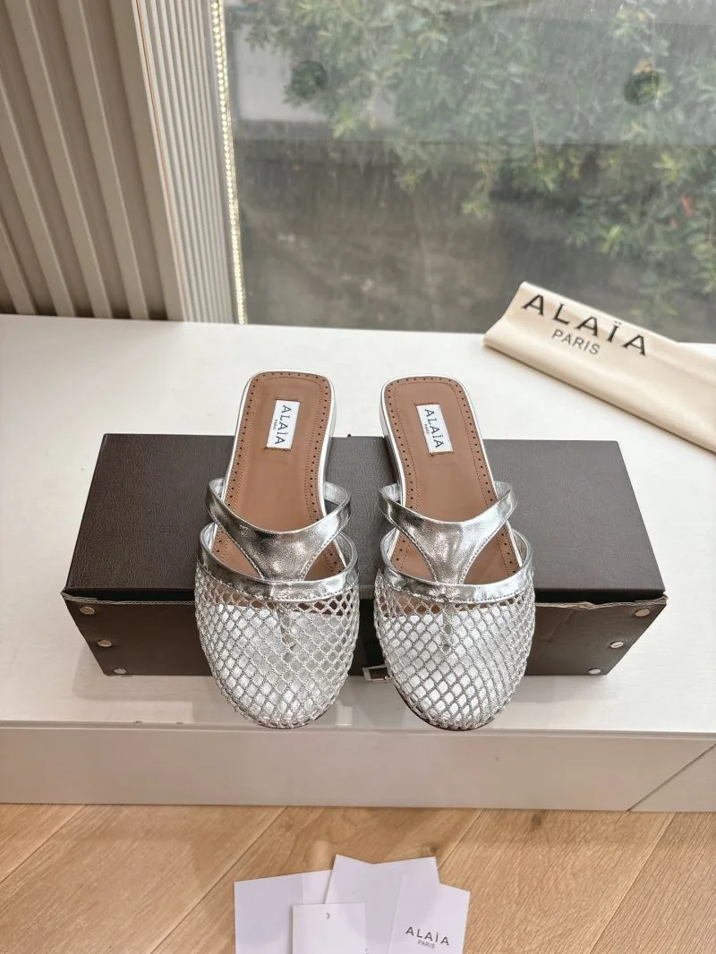 Alaia Sandals Snug 10785