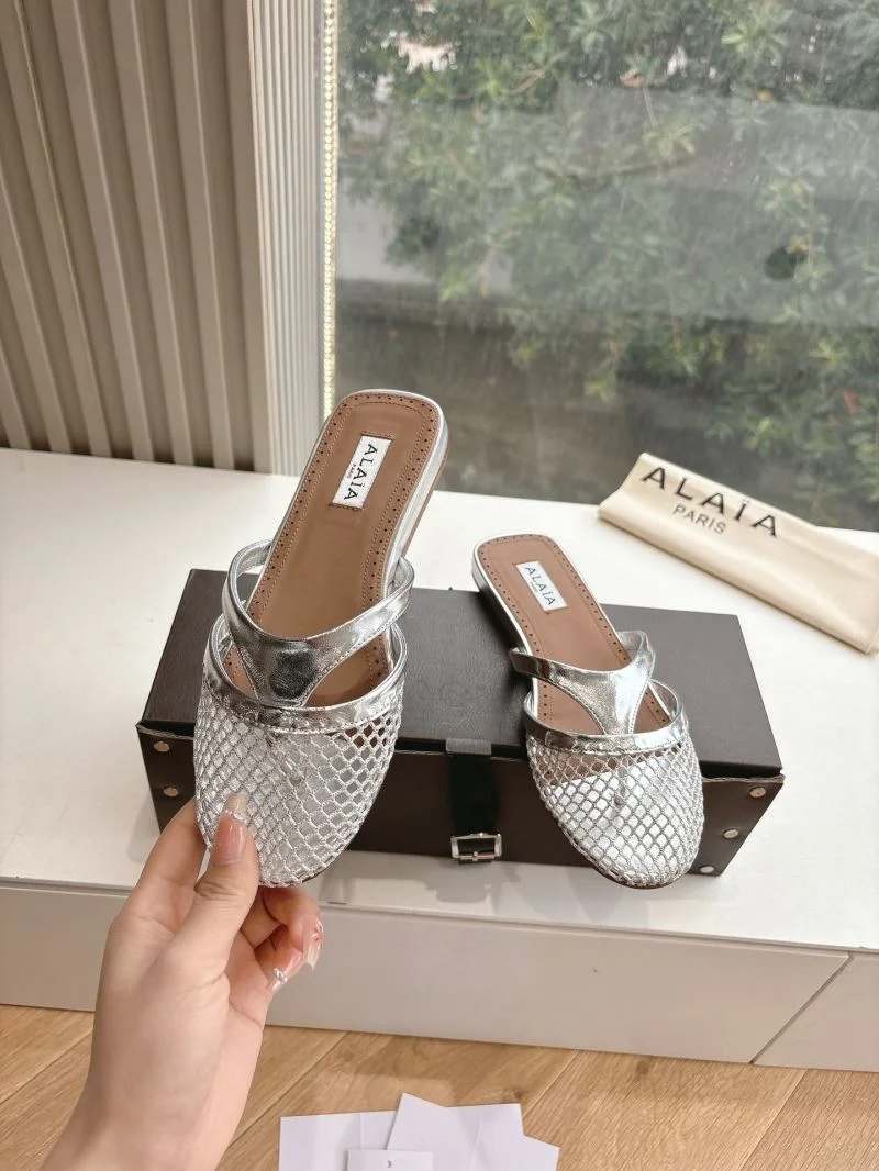 Alaia Sandals Snug 10785