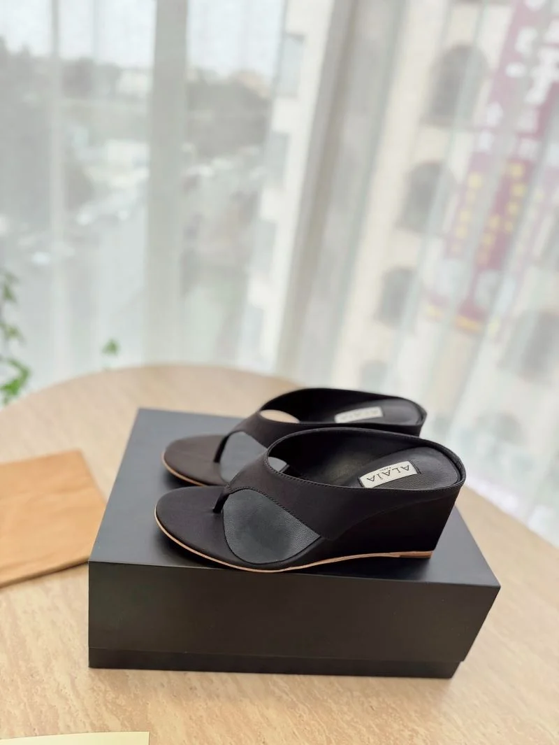Vibrant Alaia Sandals 10715