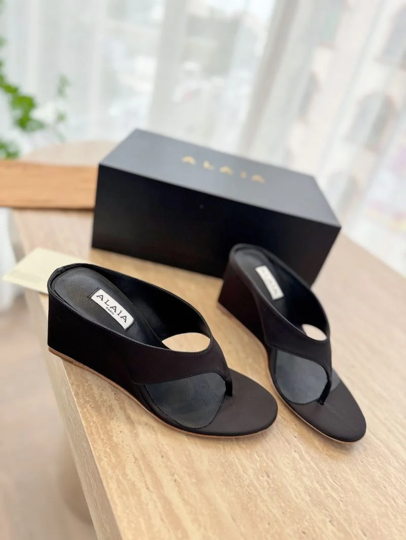 Vibrant Alaia Sandals 10715